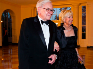 The Love Story of Warren Buffett, Susan Thompson and Astrid Menks: A